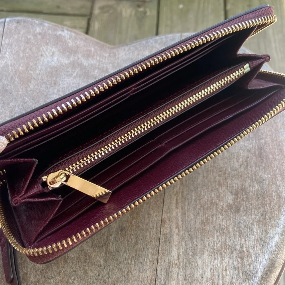Tory Burch Purple Wonderland Vine Saffiano Leather Zip Around Wristlet Wallet - Picture 2 of 8